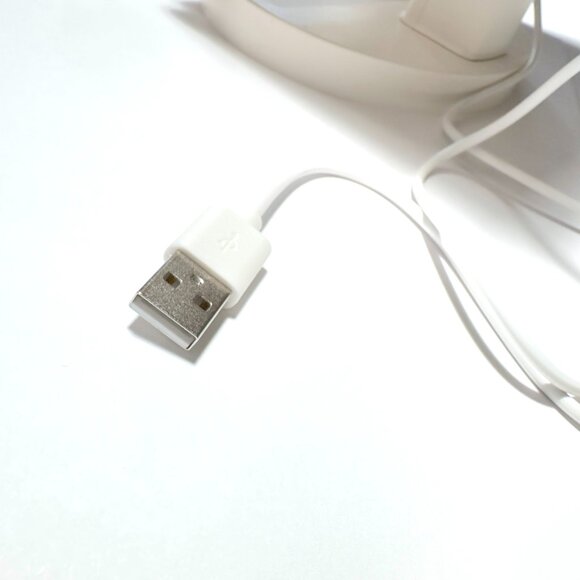 MAKEUP VANITY MIRROR LED Lights. 2X, 3X, 10X Magnification. USB CHARGING CABLE - Picture 7 of 16